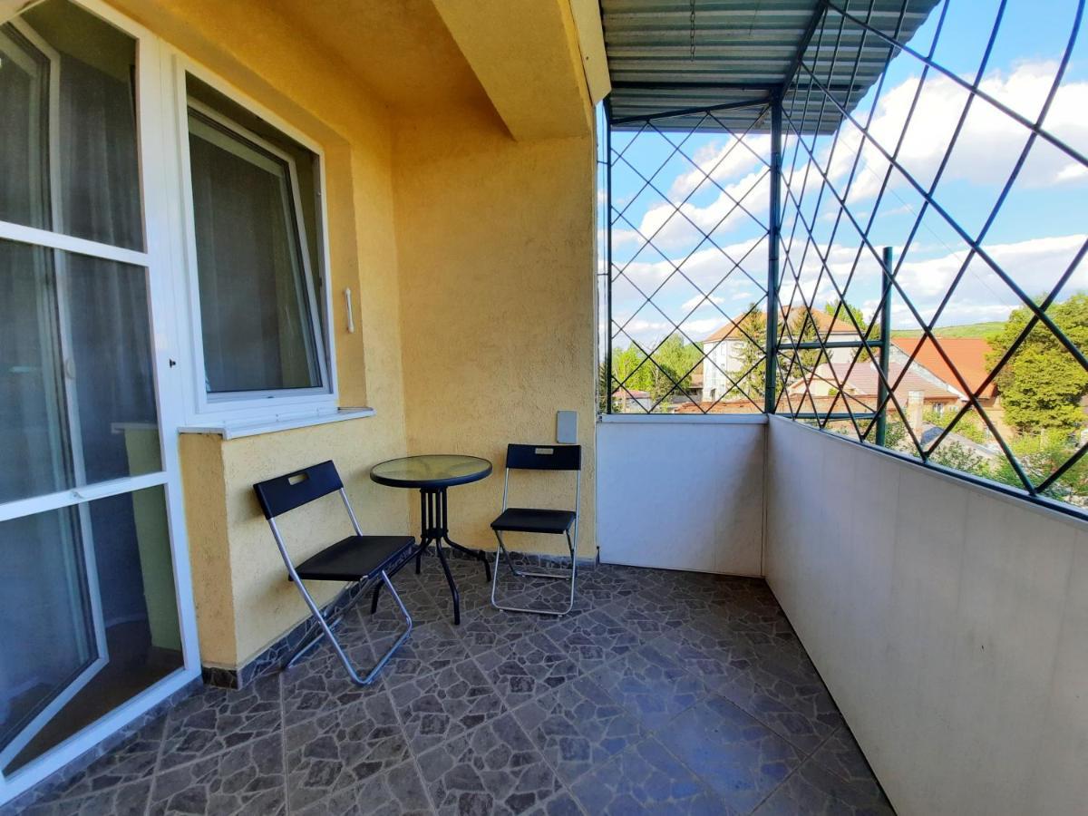 двокімнатна біля басейну Apartment *